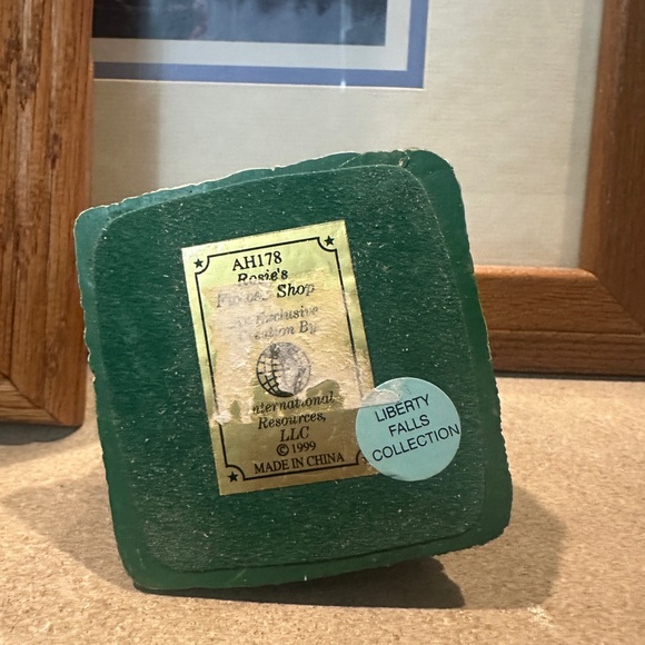 BERGMAN'S CLOCK SHOP: Liberty square miniature house - Picture 5 of 5